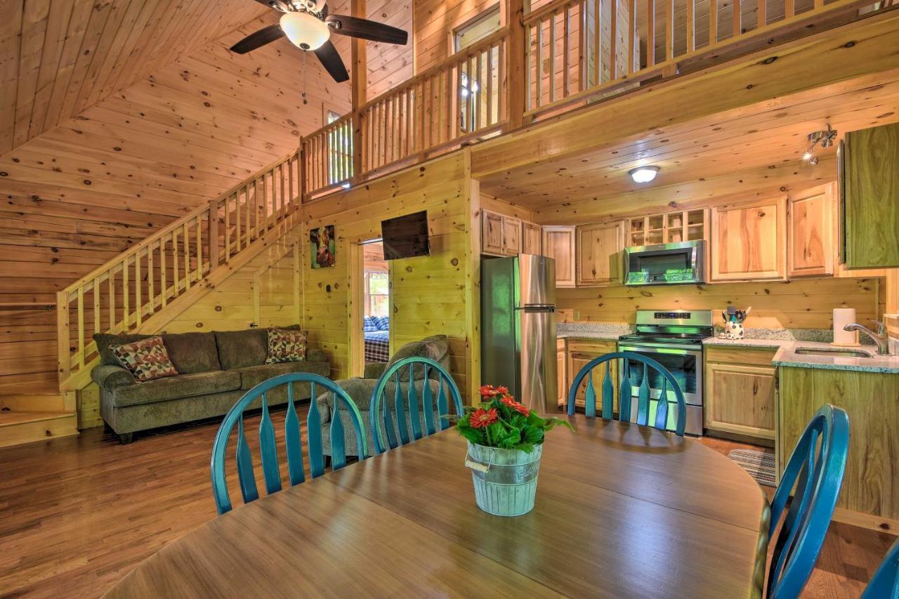 Murphy Cabin With Spacious Deck And Forest Views! Экстерьер фото