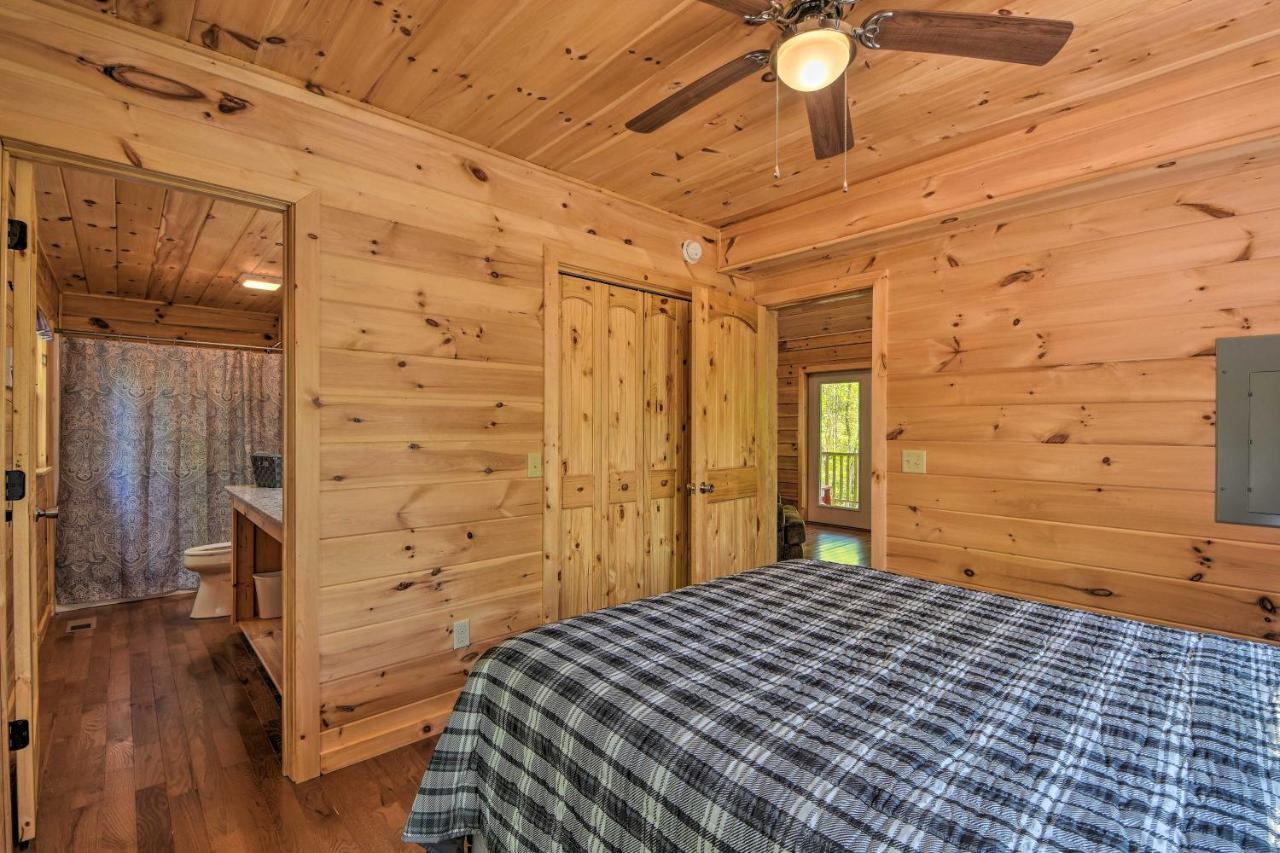 Murphy Cabin With Spacious Deck And Forest Views! Экстерьер фото
