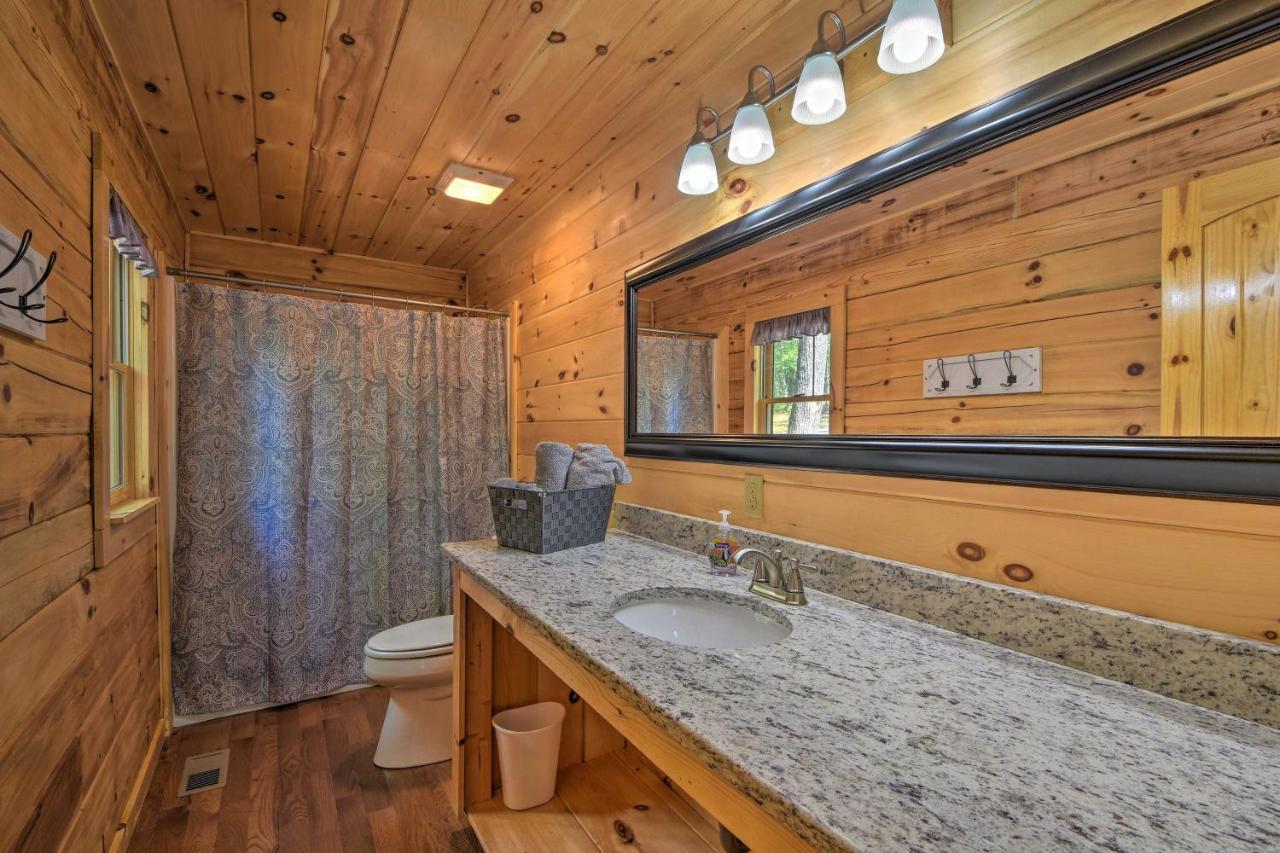Murphy Cabin With Spacious Deck And Forest Views! Экстерьер фото