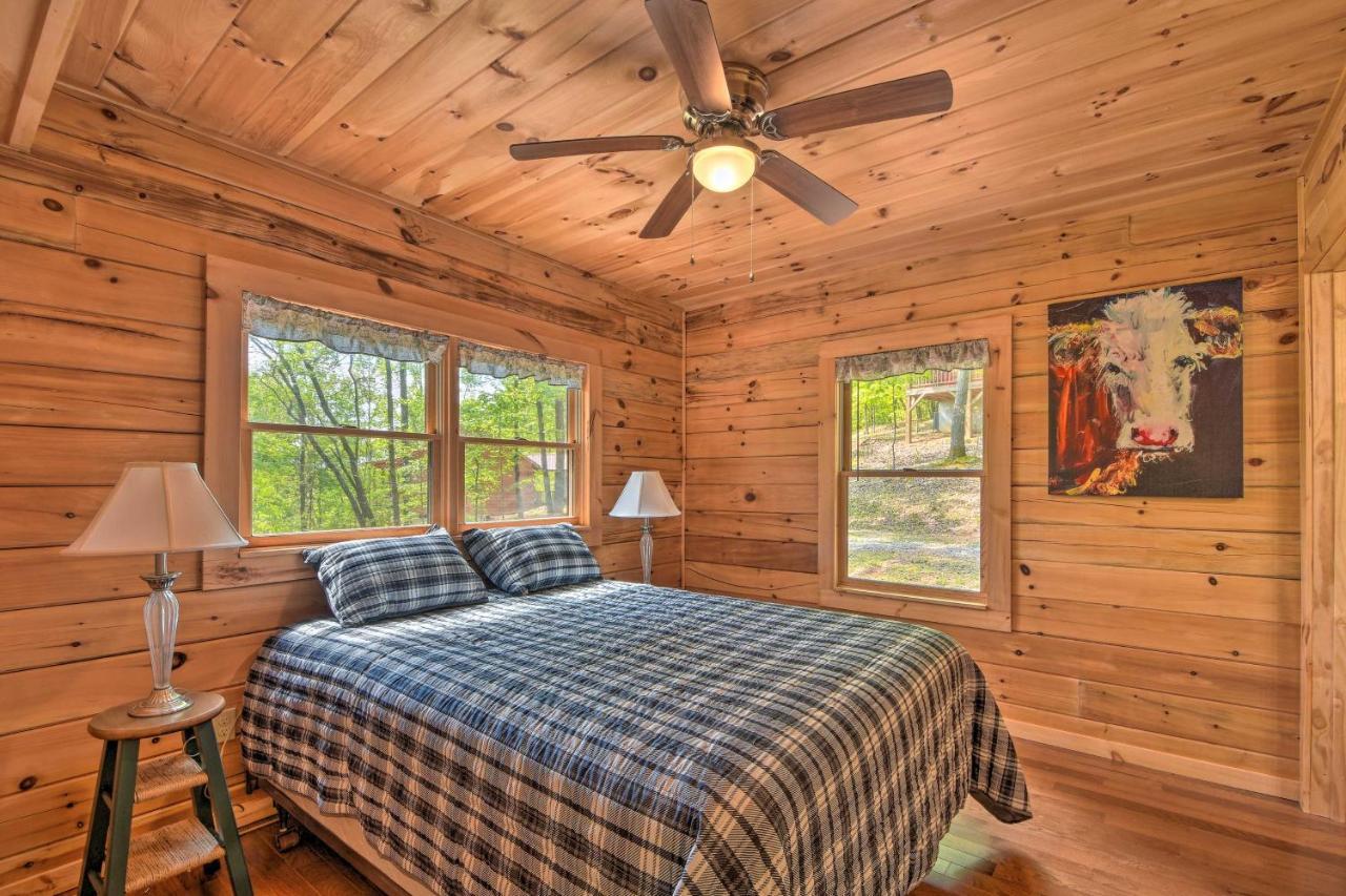 Murphy Cabin With Spacious Deck And Forest Views! Экстерьер фото