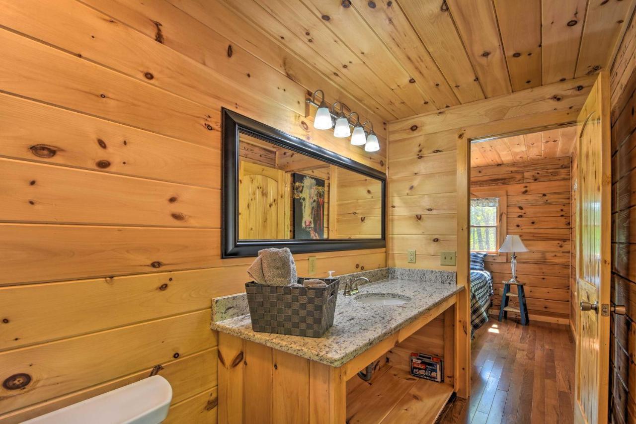 Murphy Cabin With Spacious Deck And Forest Views! Экстерьер фото