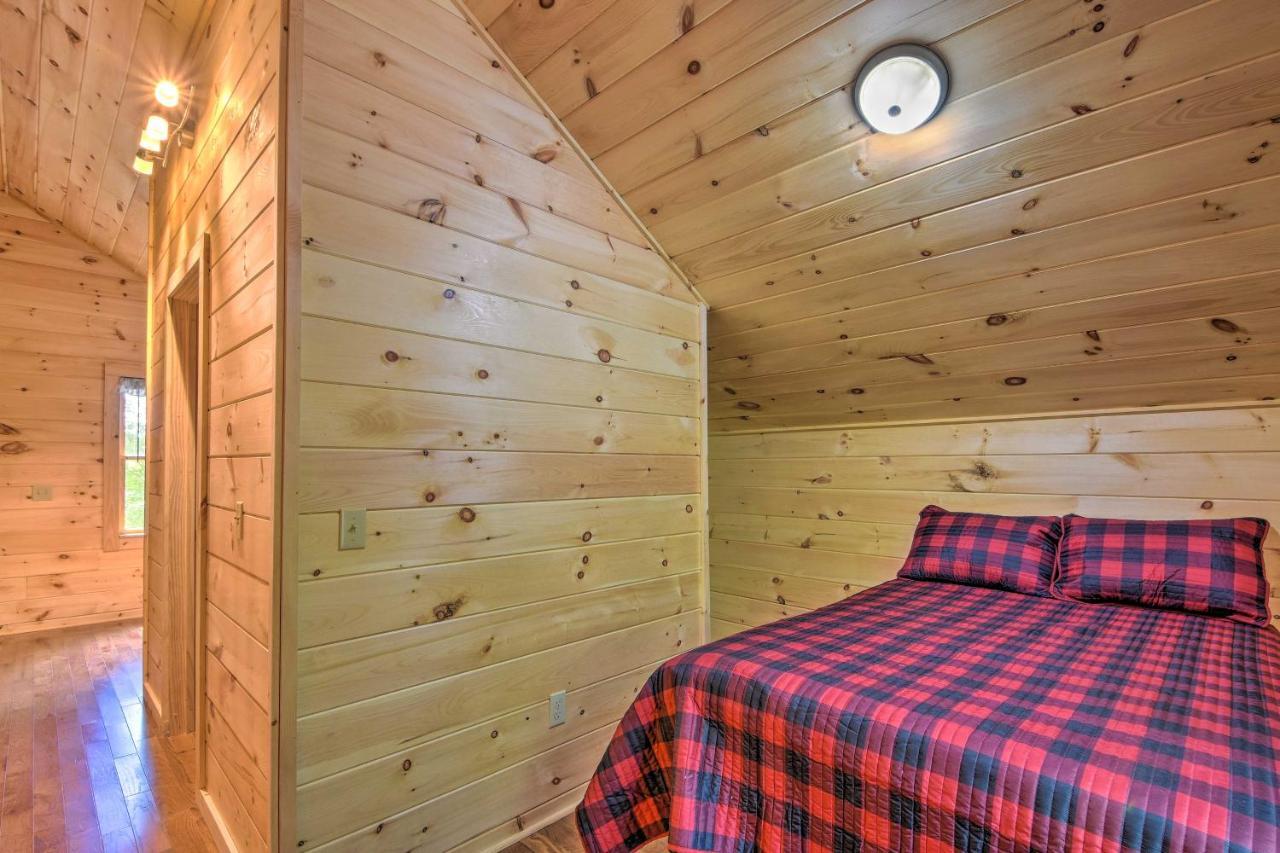 Murphy Cabin With Spacious Deck And Forest Views! Экстерьер фото