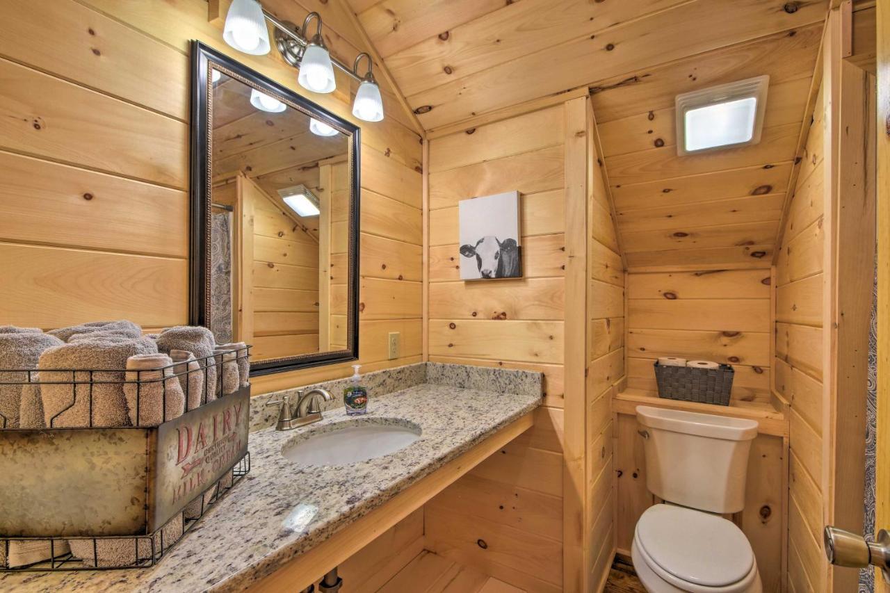 Murphy Cabin With Spacious Deck And Forest Views! Экстерьер фото