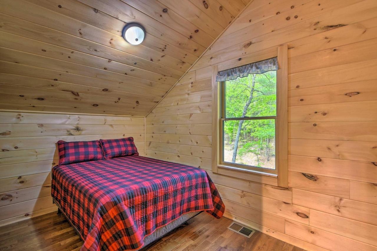 Murphy Cabin With Spacious Deck And Forest Views! Экстерьер фото
